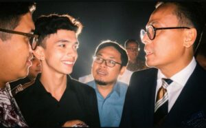 Pengamat Spektrum Politika, Kevin Philips saat bertemu dengan Dony Oskaria. Foto : Istimewa Pengamat Spektrum Politika, Kevin Philips saat bertemu dengan Dony Oskaria. Foto : Istimewa