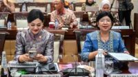 074efa7a8fd93045d141f2898b5e0af4.jpg Deputi Gubernur Senior Bank Indonesia Destry Damayanti memberikan keterangan pers terkait nilai tukar rupiah.