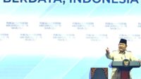 2ce3d7a01478a31cdfbb982f002c60e3.jpg Menteri ESDM Bahlil Lahadalia memberikan keterangan pers terkait proyek PLTS 100 GW di Istana Merdeka