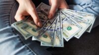 Tampilan layar pergerakan grafik Indeks Harga Saham Gabungan di Bursa Efek Indonesia