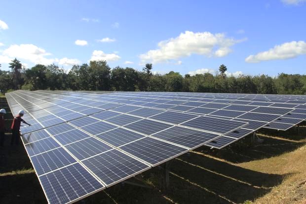 5441581631a653eb9f0224db6e49e939.jpg Menteri Koordinator Bidang Perekonomian Airlangga Hartarto saat membahas proyek energi surya bersama mitra dari China.