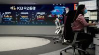 Indeks bursa Korsel Kospi anjlok 34% sebulan, IHSG potensi tadah inflow asing?