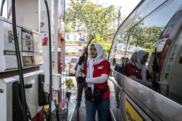 Aktivitas distribusi perdana bahan bakar nabati B50 sebanyak 12.830 kiloliter oleh PT Pertamina Patra Niaga.