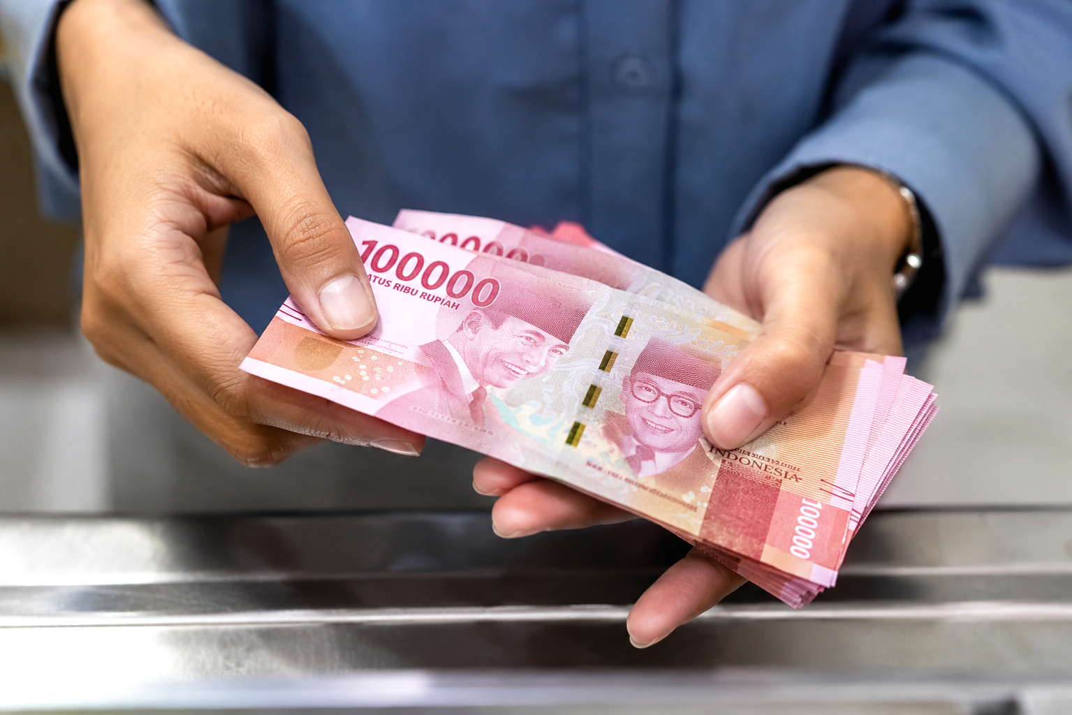 945349780347f531be40b3f88c14f953.jpg Ketua Umum APKASI Bursah Zarnubi saat menyampaikan keluhan terkait kondisi fiskal pemerintah daerah di Jakarta.