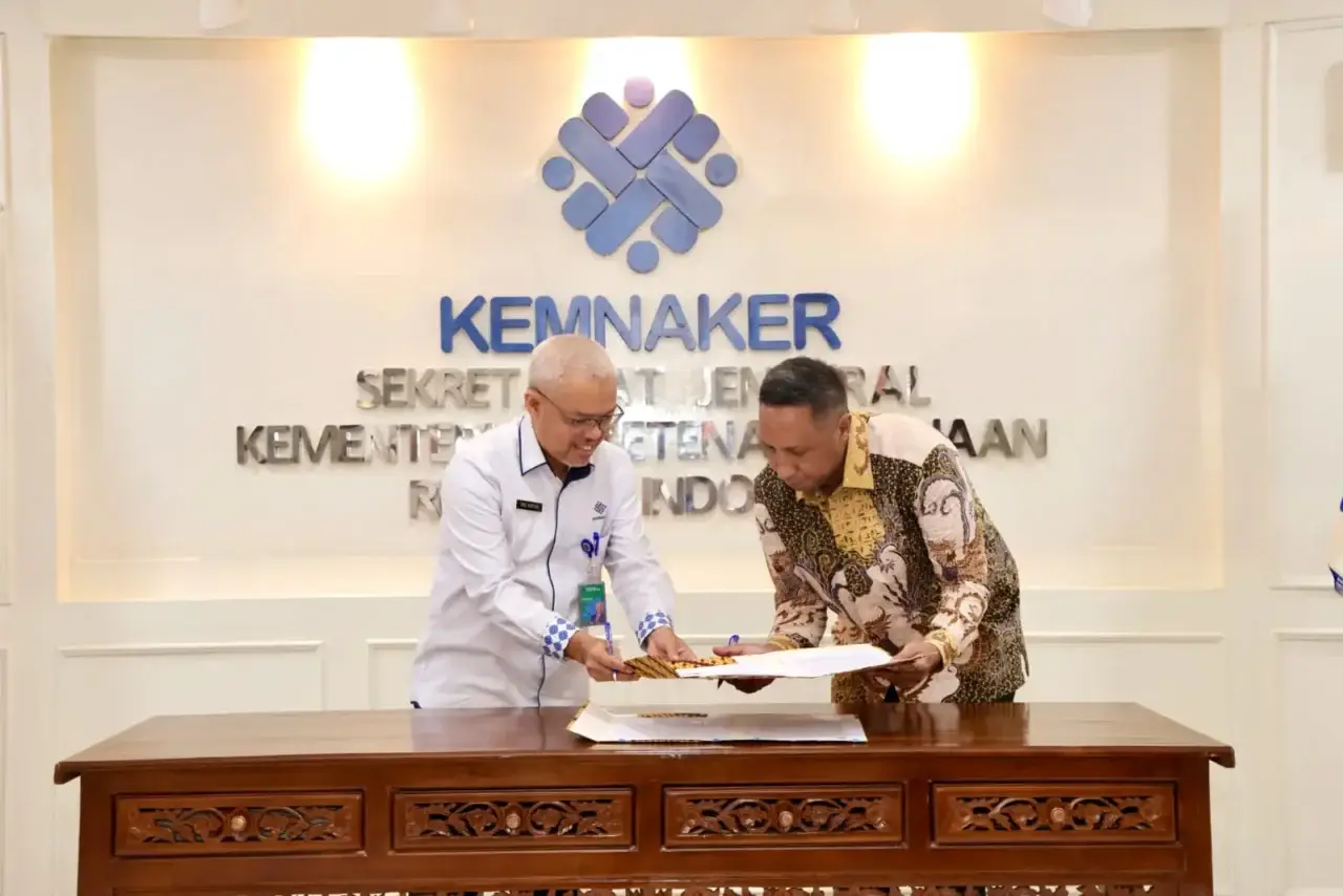 Kesepahaman Bersama tersebut ditandatangani oleh Sekretaris Jenderal (Sekjen) Kem naker, Cris Kuntadi, dan Sekretaris Umum BPD HIPMI Jaya di Kantor Kemnaker, Jakarta, Rabu (8/7/2026). Foto : Istimewa