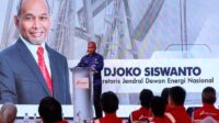 afef3be0f5abef2d33d5f8a3fc14a232.jpg Proses pemotongan baja perdana pembangunan fasilitas pengolahan gas terapung FPSO Bahtera Haluan Lestari di Pulau Karimun.