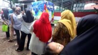 Menteri Koordinator Bidang Pangan Zulkifli Hasan memberikan keterangan pers terkait penyaluran bansos melalui Kopdes.