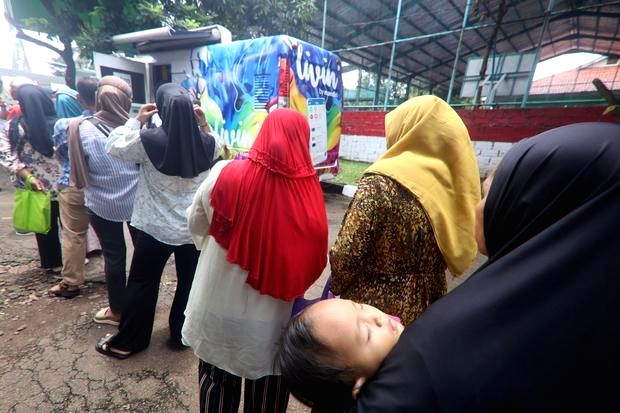 Menteri Koordinator Bidang Pangan Zulkifli Hasan memberikan keterangan pers terkait penyaluran bansos melalui Kopdes.
