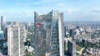 Gedung kantor PT Telkom Indonesia Tbk dengan logo perusahaan yang terpampang jelas