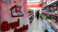 ed6a38622fb4b8761ba9c2b6186067a9.jpg Menko Pangan Zulkifli Hasan saat memberikan arahan terkait fungsi baru Koperasi Desa Merah Putih di Jakarta.