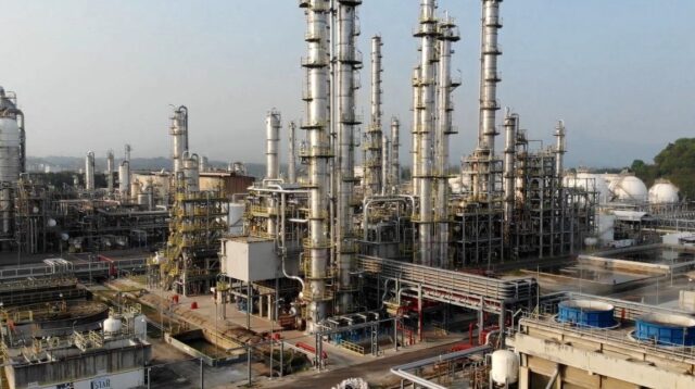Logo Sembcorp dan Chandra Asri Pacific TPIA sebagai simbol kemitraan strategis sektor energi