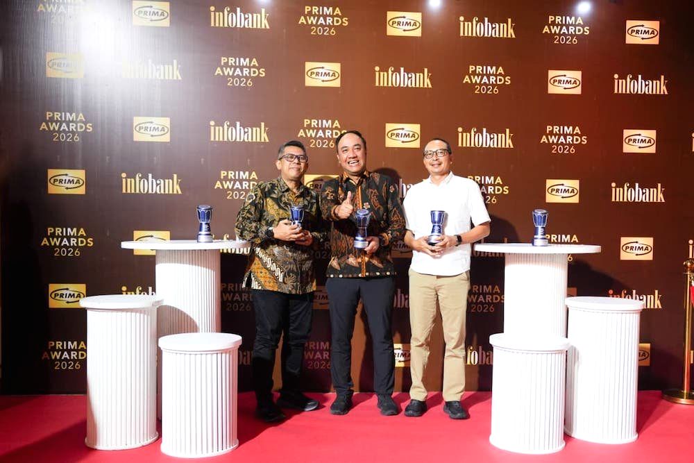 Perwakilan bank bjb menerima lima penghargaan dalam ajang PRIMA Awards 2026