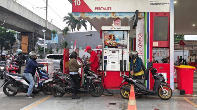 SPBU Pertamina yang melayani pengisian bahan bakar minyak jenis Pertamax di Jakarta.