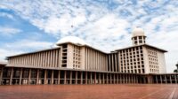 Direktur Utama BEI Jeffrey Hendrik memberikan keterangan terkait integrasi wakaf Masjid Istiqlal ke pasar modal syariah.