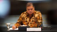 Menko Perekonomian Airlangga Hartarto memberikan keterangan pers terkait target pertumbuhan ekonomi nasional