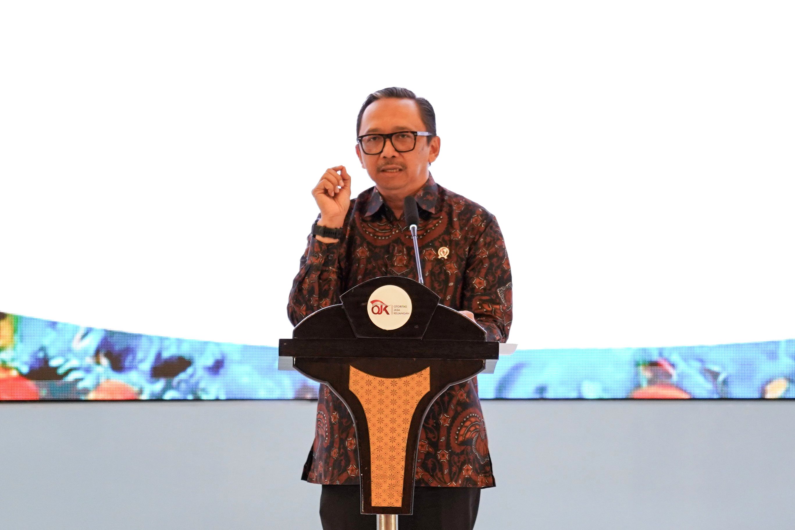 Wakil Menteri Keuangan Juda Agung saat memberikan keterangan terkait proyeksi kebutuhan investasi nasional