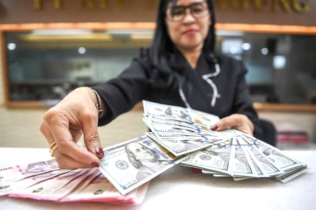 Pejabat Gubernur Sementara Bank Indonesia Destry Damayanti memberikan keterangan terkait arus masuk modal asing.