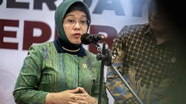 Kepala BPS Amalia Adininggar Widyasanti saat memberikan keterangan pers mengenai survei literasi keuangan syariah 2026.