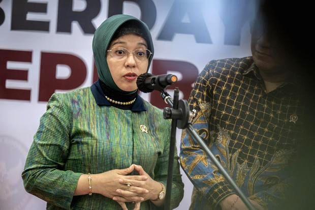 Kepala BPS Amalia Adininggar Widyasanti saat memberikan keterangan pers mengenai survei literasi keuangan syariah 2026.