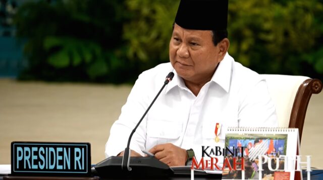 Presiden Prabowo Subianto saat memberikan sambutan dalam peresmian ekosistem motor listrik nasional di Bekasi.