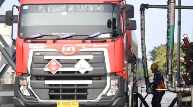 Mobil tangki yang mengalami kecelakaan di Jalan Trans Kalimantan, Satui, Tanah Bumbu.