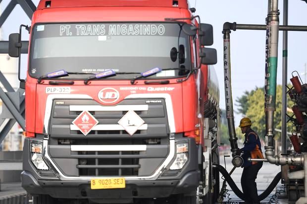 Mobil tangki yang mengalami kecelakaan di Jalan Trans Kalimantan, Satui, Tanah Bumbu.