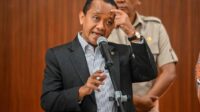 Menteri ESDM Bahlil Lahadalia memberikan keterangan terkait pemetaan kandungan logam tanah jarang untuk ekspor.