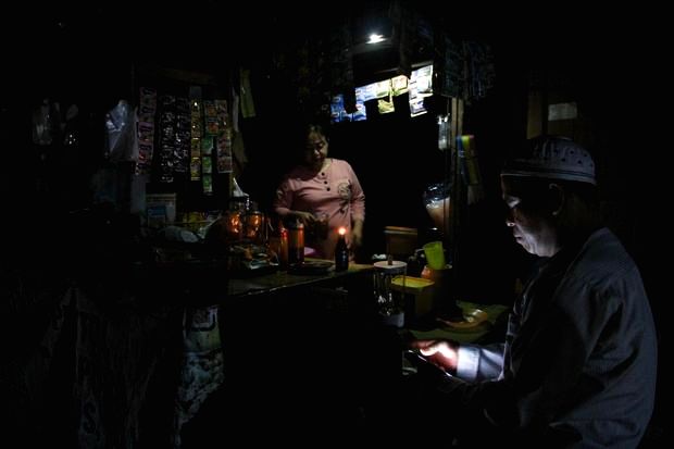 Menteri ESDM Bahlil Lahadalia saat memberikan keterangan terkait instruksi Presiden Prabowo mengenai listrik di Kalimantan