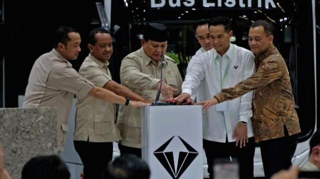 Gedung perkantoran Bakrie Tower di kawasan Rasuna Said, Jakarta.
