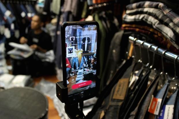 Tampilan antarmuka aplikasi TikTok Shop pada layar ponsel pintar