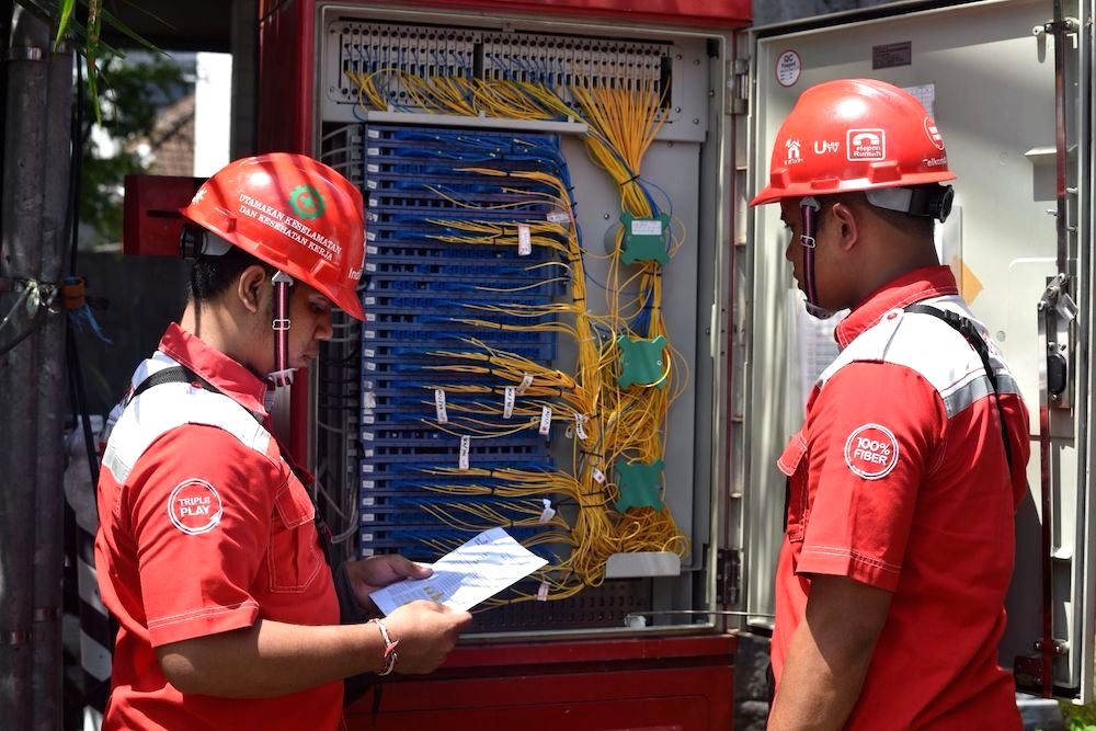 Gedung kantor PT Telkom Akses di Jakarta dengan logo perusahaan