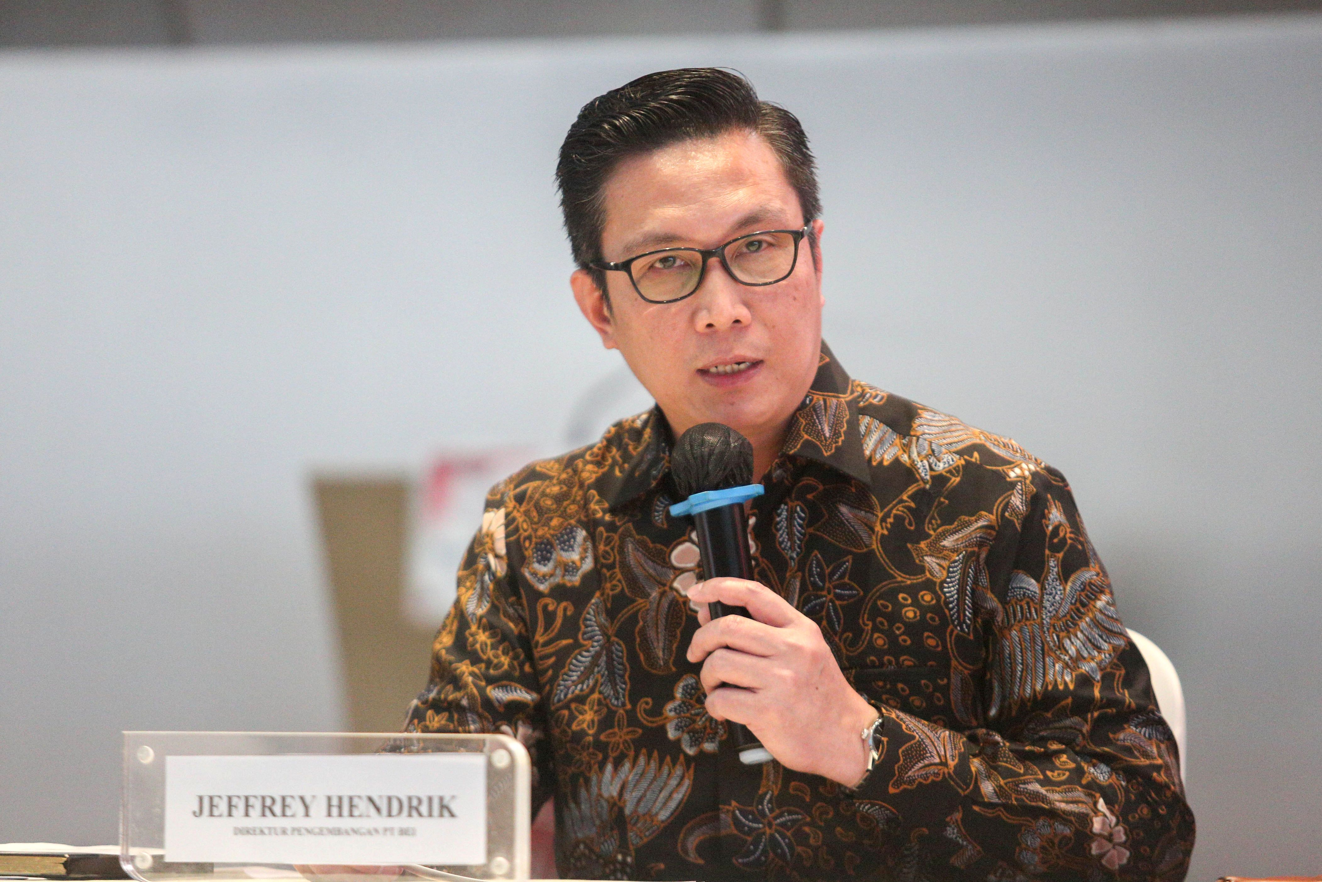 Papan layar elektronik Bursa Efek Indonesia di Jakarta yang menampilkan data pergerakan indeks saham