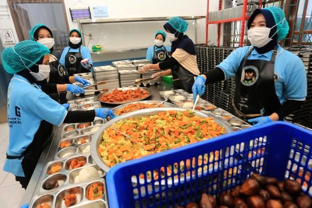 Menteri Koordinator Bidang Pangan Zulkifli Hasan saat memberikan keterangan terkait program Makan Bergizi Gratis