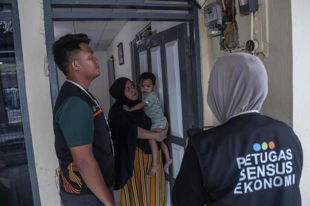 e3eac0f7ad460648f222c7e37ffec5b1.jpg Petugas BPS melakukan pendataan lapangan Sensus Ekonomi 2026 kepada pelaku UMKM di Jakarta.