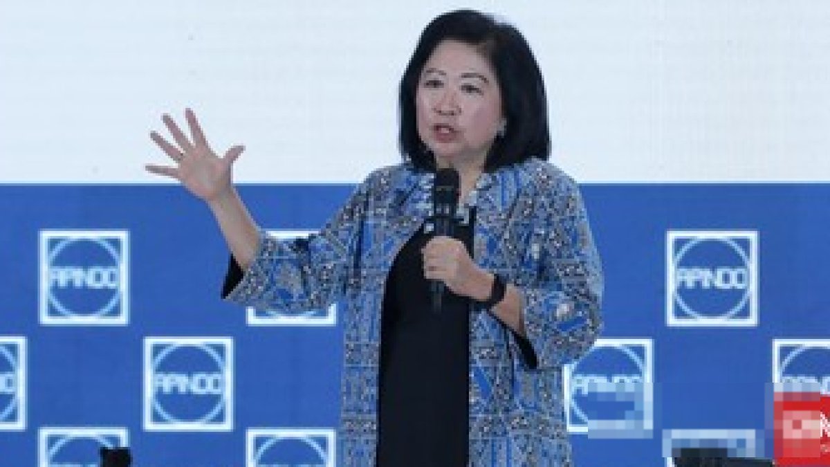 Mari Elka Pangestu memberikan keterangan pers mengenai usulan layanan kesehatan bagi warga terdampak kabut asap karhutla.