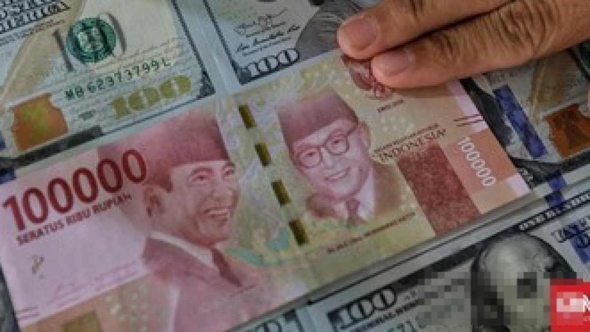 Gubernur Bank Indonesia Destry Damayanti dalam konferensi pers terkait pelemahan nilai tukar rupiah di Jakarta.
