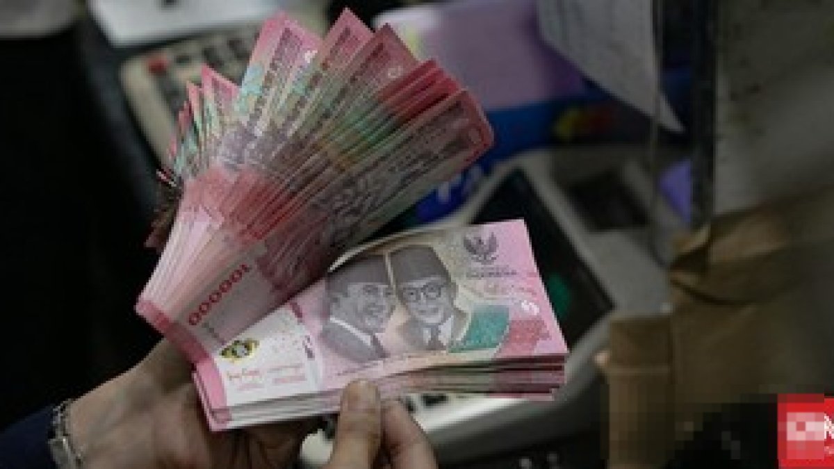 Rupiah Melemah ke Level Rp18.038 per Dolar AS Pagi Ini