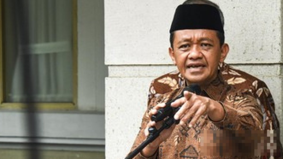 Menteri ESDM Bahlil Lahadalia memberikan keterangan pers terkait ancaman penghentian ekspor energi demi kedaulatan Indonesia.