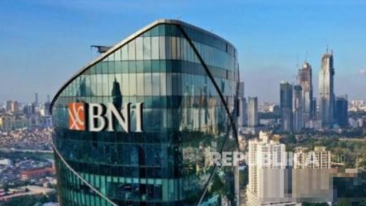 Gedung kantor pusat BNI di Jakarta sebagai simbol dukungan bank terhadap penyaluran kredit sektor produktif nasional.