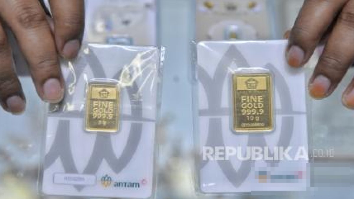 Kepingan emas batangan Antam dengan sertifikat resmi yang menunjukkan harga stabil di level Rp 2,54 juta per gram.