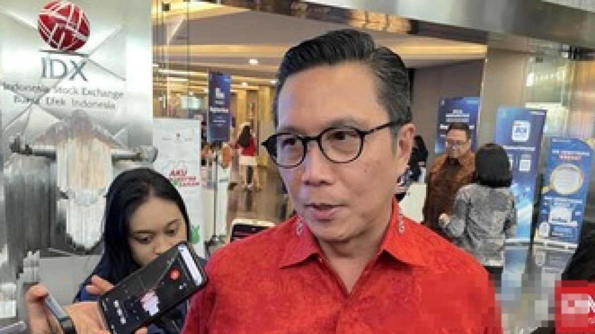 Direktur Utama BEI, Jeffrey Hendrik, memberikan keterangan pers mengenai penerapan teknologi baru untuk deteksi manipulasi sa