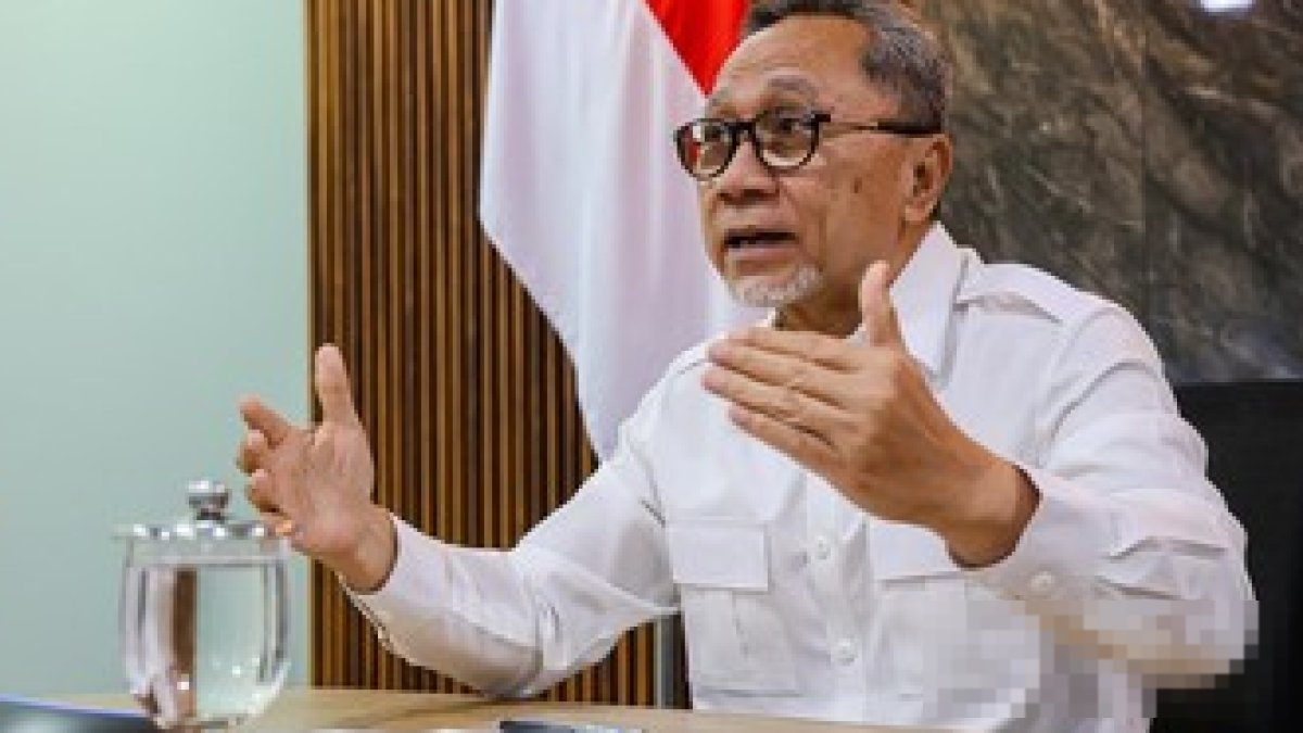 Menko Pangan Zulkifli Hasan berdialog dengan manajer Koperasi Desa/Kelurahan Merah Putih dalam kegiatan Sapa Manajer se-Indon