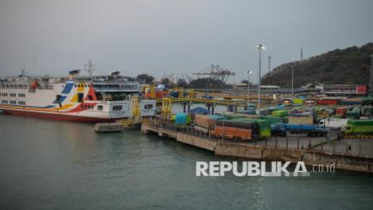 Seluruh Penumpang dan Awak KMP Batumandi Berhasil Dievakuasi Usai Kebakaran